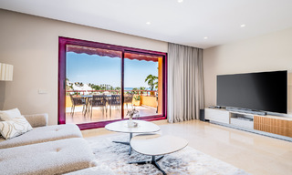 Instapklaar appartement met zeezicht te koop in een eerstelijns strandcomplex op loopafstand van Estepona centrum 782383 