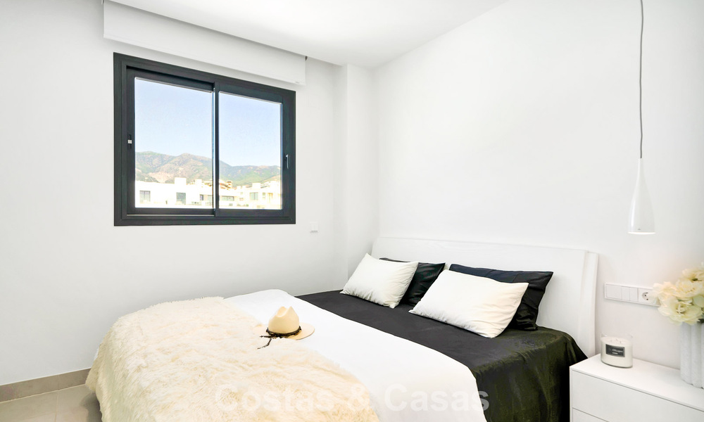 Instapklaar appartement met berg- en zeezicht te koop in een vooruitstrevend lifestyle-complex in Fuengirola, Costa del Sol 782096
