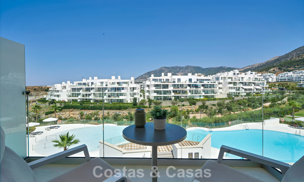 Instapklaar appartement met berg- en zeezicht te koop in een vooruitstrevend lifestyle-complex in Fuengirola, Costa del Sol 782103