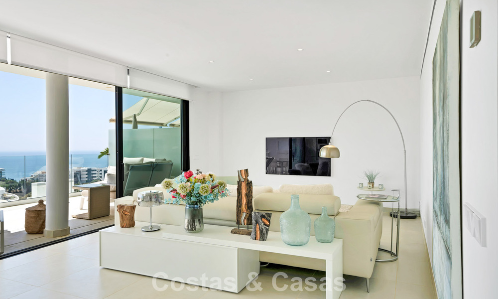 Instapklaar appartement met berg- en zeezicht te koop in een vooruitstrevend lifestyle-complex in Fuengirola, Costa del Sol 782107