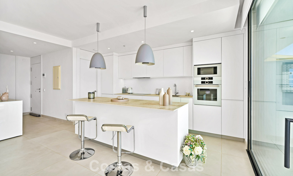 Instapklaar appartement met berg- en zeezicht te koop in een vooruitstrevend lifestyle-complex in Fuengirola, Costa del Sol 782109