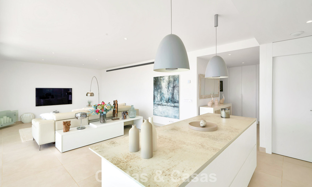 Instapklaar appartement met berg- en zeezicht te koop in een vooruitstrevend lifestyle-complex in Fuengirola, Costa del Sol 782117