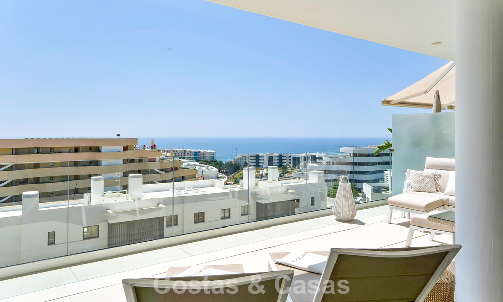 Instapklaar appartement met berg- en zeezicht te koop in een vooruitstrevend lifestyle-complex in Fuengirola, Costa del Sol 782118