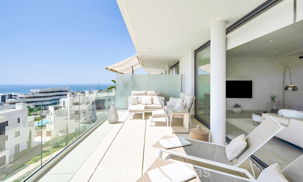 Instapklaar appartement met berg- en zeezicht te koop in een vooruitstrevend lifestyle-complex in Fuengirola, Costa del Sol 782120