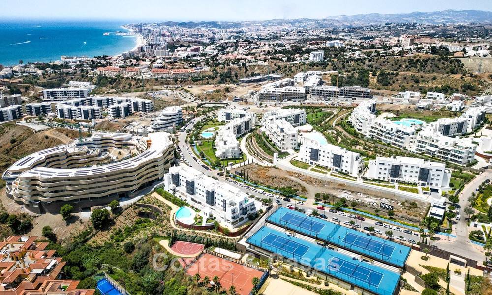 Instapklaar appartement met berg- en zeezicht te koop in een vooruitstrevend lifestyle-complex in Fuengirola, Costa del Sol 782126