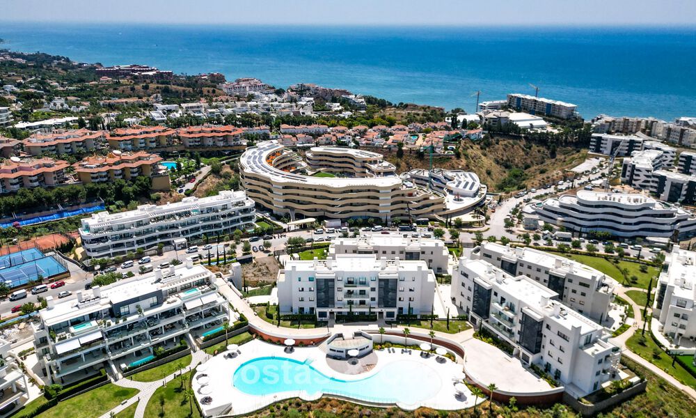 Instapklaar appartement met berg- en zeezicht te koop in een vooruitstrevend lifestyle-complex in Fuengirola, Costa del Sol 782129