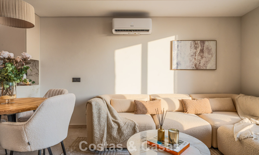 Instapklaar duplex penthouse te koop in een gated complex in Rio Verde - Nueva Andalucia, Marbella 782206