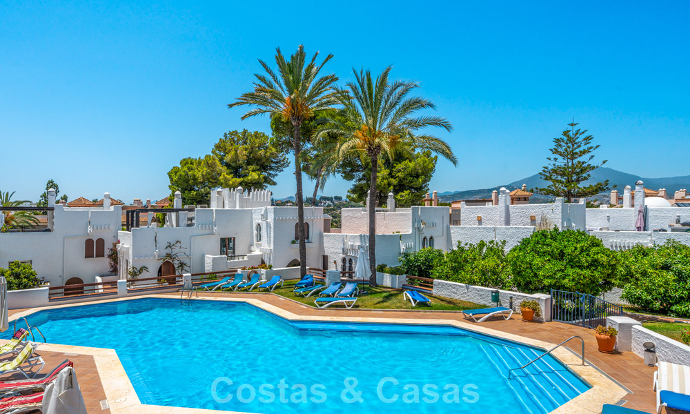 Instapklaar duplex penthouse te koop in een gated complex in Rio Verde - Nueva Andalucia, Marbella 782217