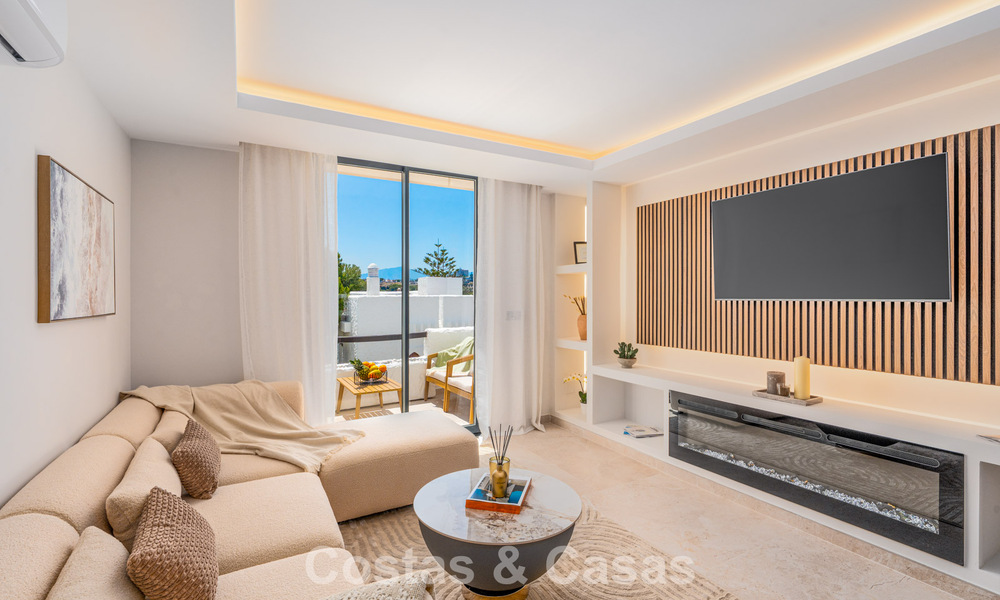 Instapklaar duplex penthouse te koop in een gated complex in Rio Verde - Nueva Andalucia, Marbella 782222
