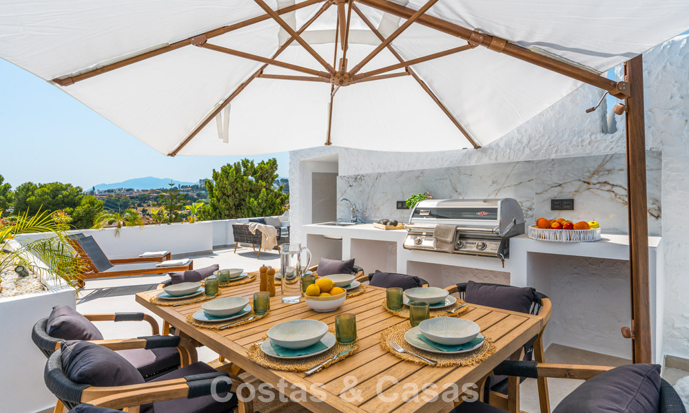 Instapklaar duplex penthouse te koop in een gated complex in Rio Verde - Nueva Andalucia, Marbella 782230