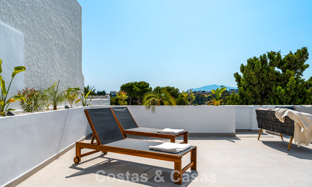 Instapklaar duplex penthouse te koop in een gated complex in Rio Verde - Nueva Andalucia, Marbella 782232