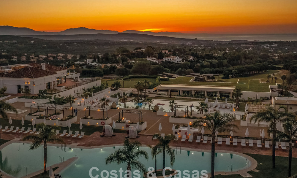 Nieuwe high-end luxevilla met golf- en zeezicht te koop in La Reserva Club in Sotogrande, Costa del Sol 782022