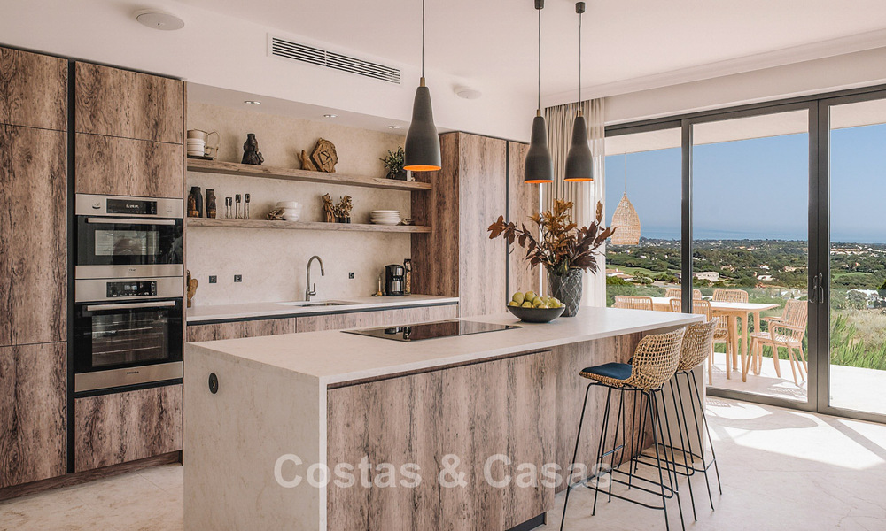 Nieuwe high-end luxevilla met golf- en zeezicht te koop in La Reserva Club in Sotogrande, Costa del Sol 782024