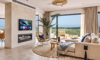 Nieuwe high-end luxevilla met golf- en zeezicht te koop in La Reserva Club in Sotogrande, Costa del Sol 782027 