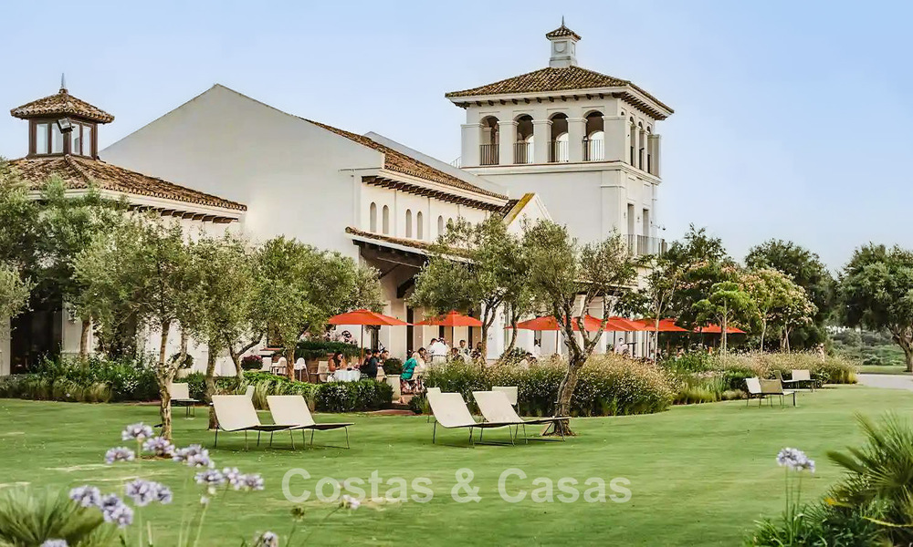 Nieuwe high-end luxevilla met golf- en zeezicht te koop in La Reserva Club in Sotogrande, Costa del Sol 782029