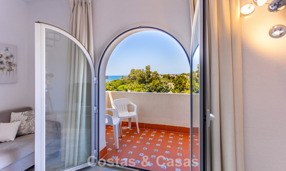 Duplex penthouse met zeezicht te koop in een gated, eerstelijns strandcomplex in Puerto Banus, Marbella 782241