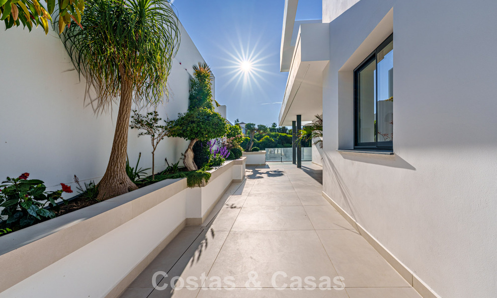 Instapklare, moderne luxevilla met panoramisch zeezicht te koop in een rustige woonwijk in Benalmadena, Costa del Sol 782318