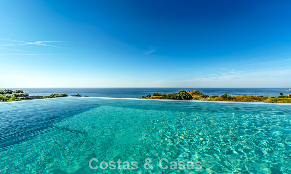 Instapklare, moderne luxevilla met panoramisch zeezicht te koop in een rustige woonwijk in Benalmadena, Costa del Sol 782322