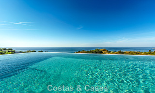 Instapklare, moderne luxevilla met panoramisch zeezicht te koop in een rustige woonwijk in Benalmadena, Costa del Sol 782322 