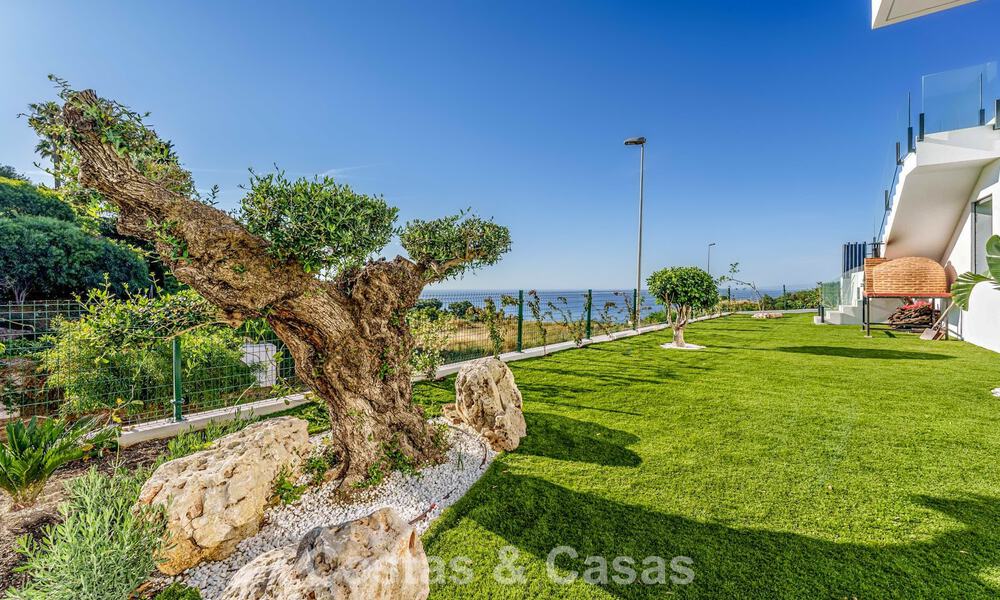 Instapklare, moderne luxevilla met panoramisch zeezicht te koop in een rustige woonwijk in Benalmadena, Costa del Sol 782324