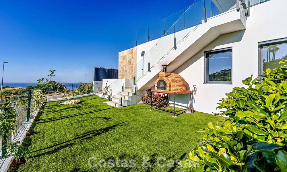 Instapklare, moderne luxevilla met panoramisch zeezicht te koop in een rustige woonwijk in Benalmadena, Costa del Sol 782325