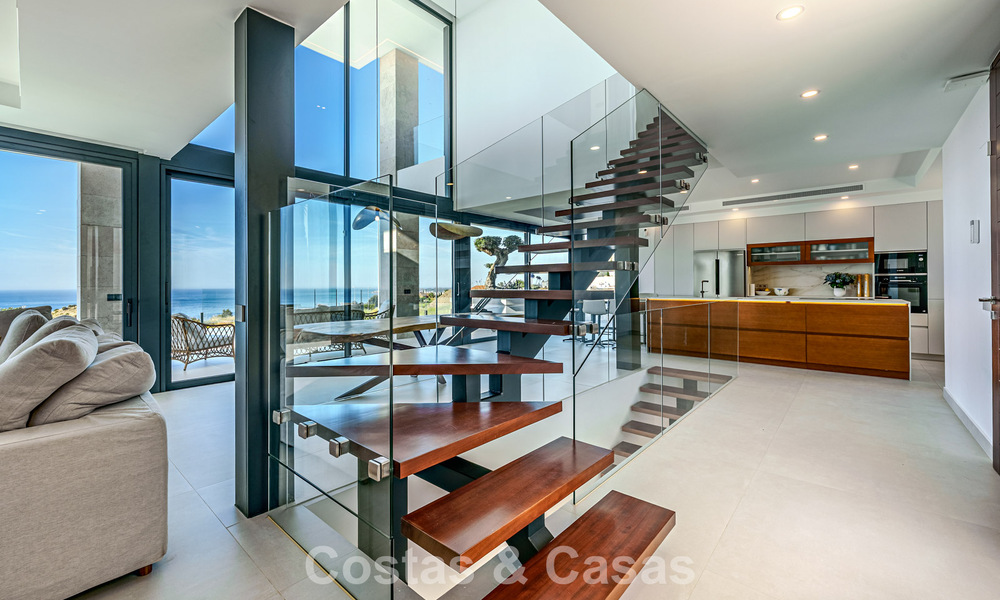 Instapklare, moderne luxevilla met panoramisch zeezicht te koop in een rustige woonwijk in Benalmadena, Costa del Sol 782327