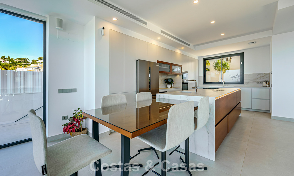 Instapklare, moderne luxevilla met panoramisch zeezicht te koop in een rustige woonwijk in Benalmadena, Costa del Sol 782330