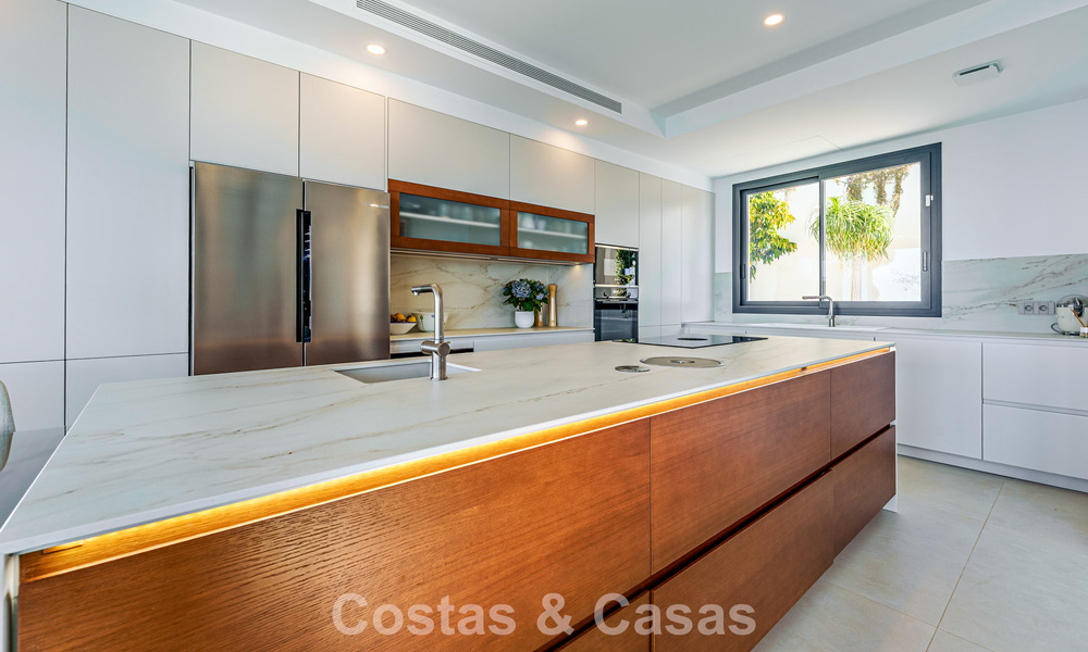 Instapklare, moderne luxevilla met panoramisch zeezicht te koop in een rustige woonwijk in Benalmadena, Costa del Sol 782331