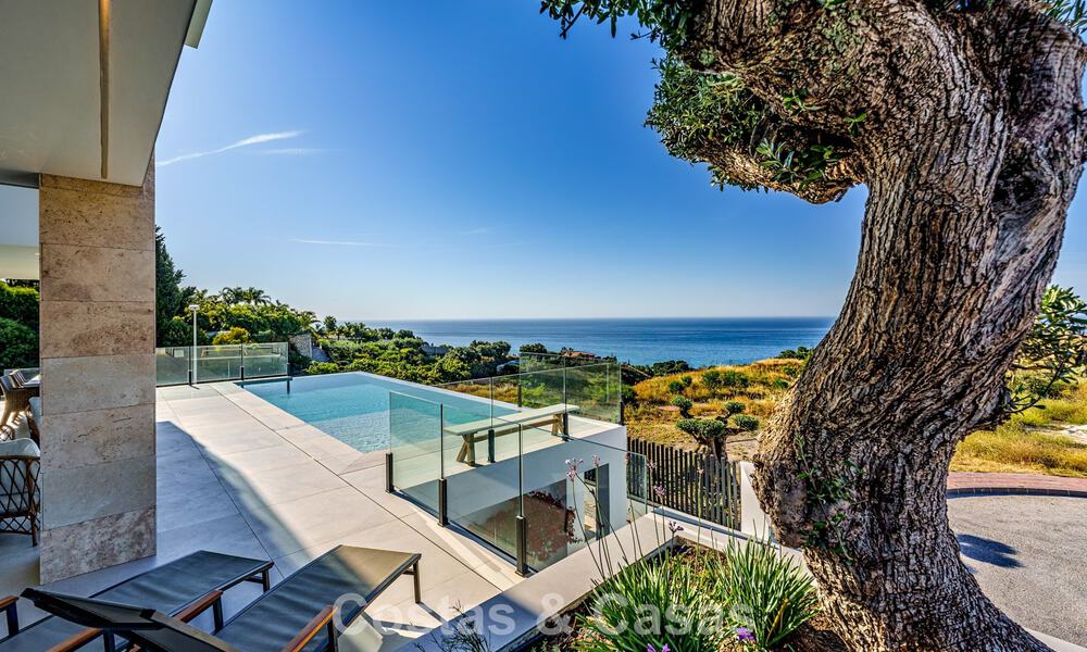 Instapklare, moderne luxevilla met panoramisch zeezicht te koop in een rustige woonwijk in Benalmadena, Costa del Sol 782335
