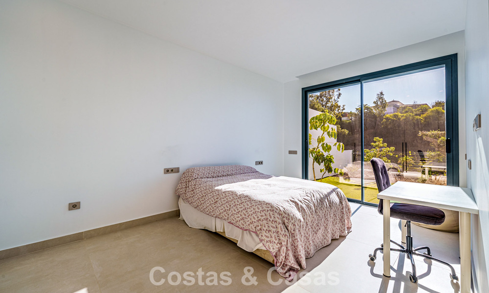 Instapklare, moderne luxevilla met panoramisch zeezicht te koop in een rustige woonwijk in Benalmadena, Costa del Sol 782337
