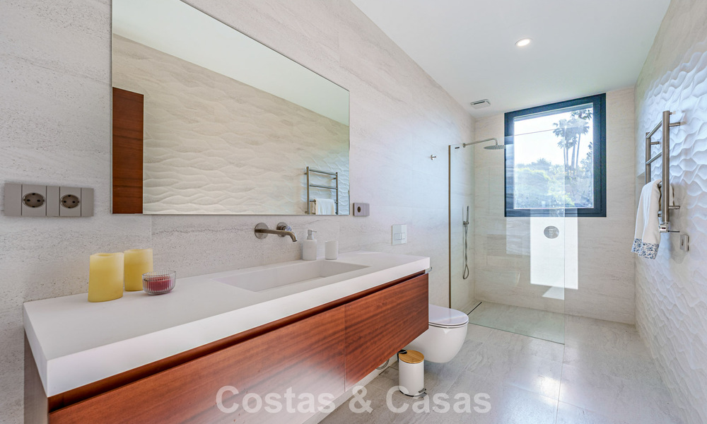 Instapklare, moderne luxevilla met panoramisch zeezicht te koop in een rustige woonwijk in Benalmadena, Costa del Sol 782339