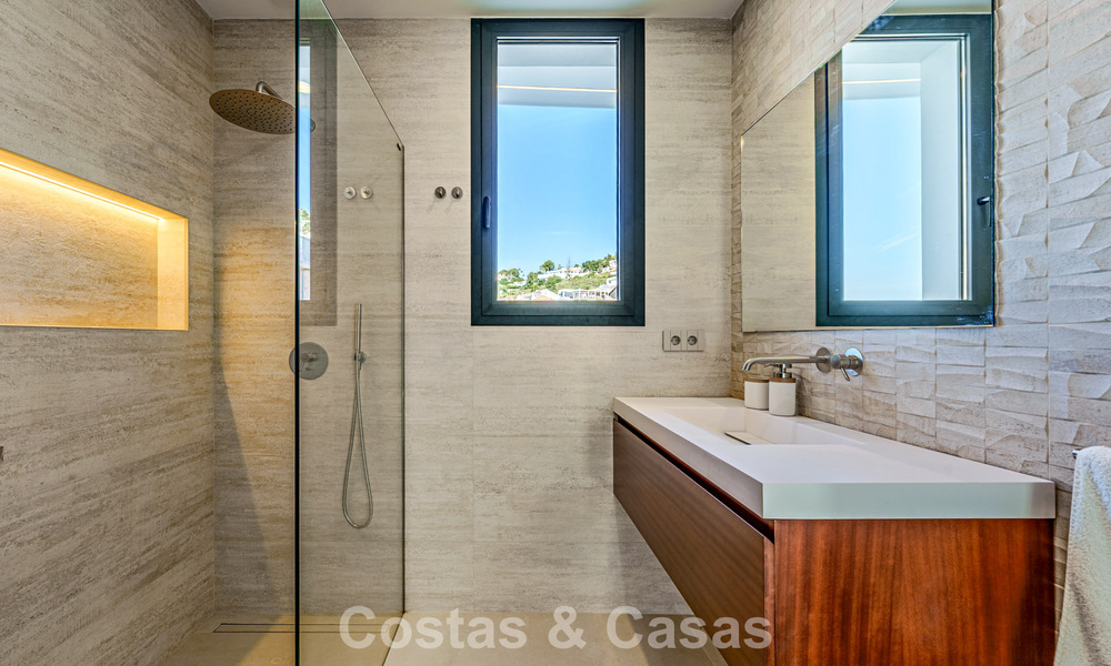 Instapklare, moderne luxevilla met panoramisch zeezicht te koop in een rustige woonwijk in Benalmadena, Costa del Sol 782343