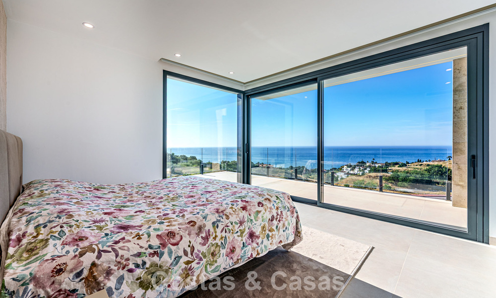 Instapklare, moderne luxevilla met panoramisch zeezicht te koop in een rustige woonwijk in Benalmadena, Costa del Sol 782347