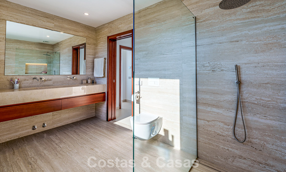 Instapklare, moderne luxevilla met panoramisch zeezicht te koop in een rustige woonwijk in Benalmadena, Costa del Sol 782350