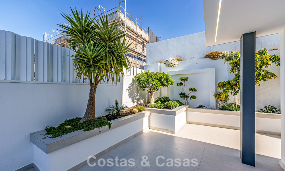 Instapklare, moderne luxevilla met panoramisch zeezicht te koop in een rustige woonwijk in Benalmadena, Costa del Sol 782351