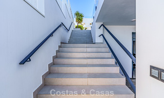 Instapklare, moderne luxevilla met panoramisch zeezicht te koop in een rustige woonwijk in Benalmadena, Costa del Sol 782352 