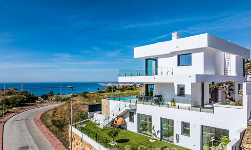 Instapklare, moderne luxevilla met panoramisch zeezicht te koop in een rustige woonwijk in Benalmadena, Costa del Sol 782357