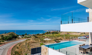 Instapklare, moderne luxevilla met panoramisch zeezicht te koop in een rustige woonwijk in Benalmadena, Costa del Sol 782358 