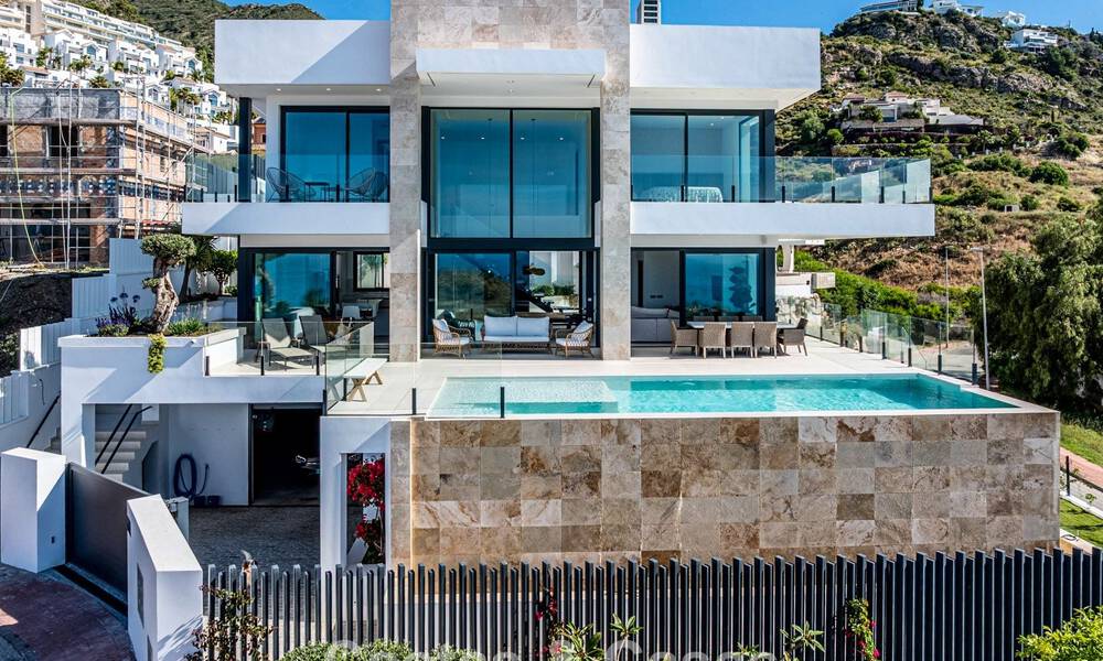 Instapklare, moderne luxevilla met panoramisch zeezicht te koop in een rustige woonwijk in Benalmadena, Costa del Sol 782363