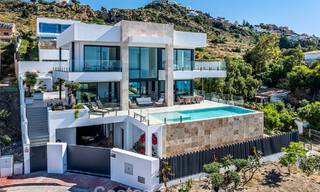 Instapklare, moderne luxevilla met panoramisch zeezicht te koop in een rustige woonwijk in Benalmadena, Costa del Sol 782364 