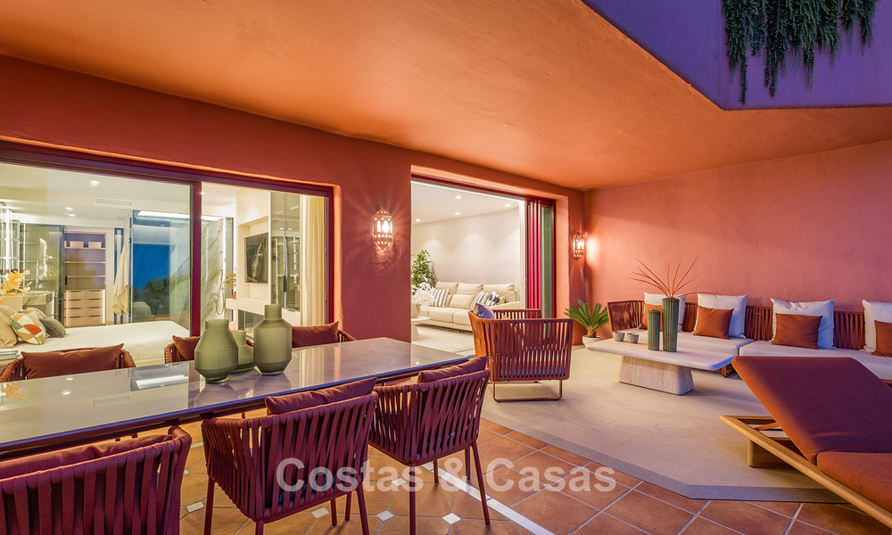 Hoogwaardig gerenoveerd tuinappartement met open zeezicht te koop, eerstelijnsstrand tussen Marbella en Estepona 783410