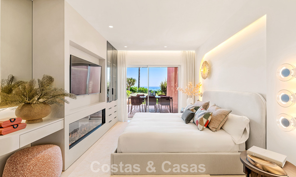 Hoogwaardig gerenoveerd tuinappartement met open zeezicht te koop, eerstelijnsstrand tussen Marbella en Estepona 783418