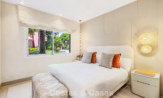 Hoogwaardig gerenoveerd tuinappartement met open zeezicht te koop, eerstelijnsstrand tussen Marbella en Estepona 783420 