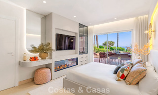 Hoogwaardig gerenoveerd tuinappartement met open zeezicht te koop, eerstelijnsstrand tussen Marbella en Estepona 783421 