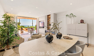 Hoogwaardig gerenoveerd tuinappartement met open zeezicht te koop, eerstelijnsstrand tussen Marbella en Estepona 783426 