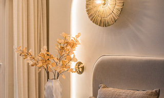 Hoogwaardig gerenoveerd tuinappartement met open zeezicht te koop, eerstelijnsstrand tussen Marbella en Estepona 783440 