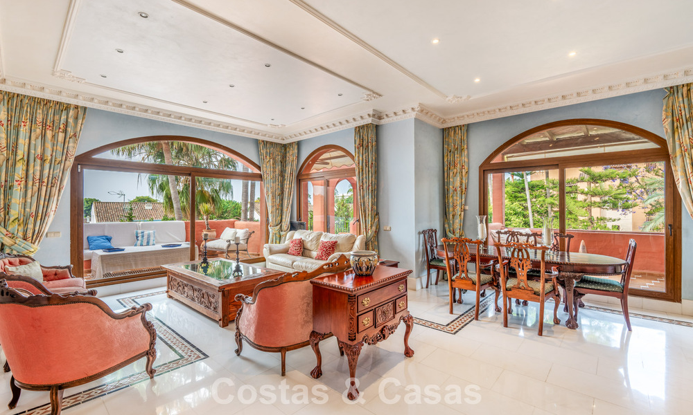 Zeer ruim duplex penthouse met eigen zwembad te koop, beachside nabij Guadalmina Baja, Marbella - Estepona 783533