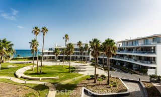 Modern 4-slaapkamer appartement te koop aan het strand met zeezicht in Estepona, Costa del Sol 782662 