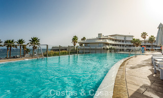Modern 4-slaapkamer appartement te koop aan het strand met zeezicht in Estepona, Costa del Sol 782666 
