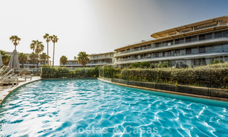 Modern 4-slaapkamer appartement te koop aan het strand met zeezicht in Estepona, Costa del Sol 782667 